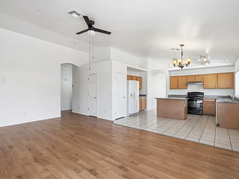 1302 E Michelle Dr — Photo 11