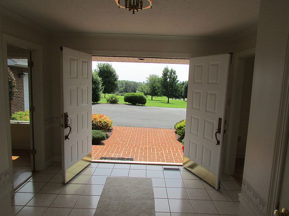 208 Clayhill Dr, Winchester, VA 22602 Zillow