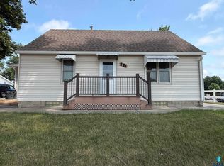 221 E Fletcher St, Luverne, MN 56156