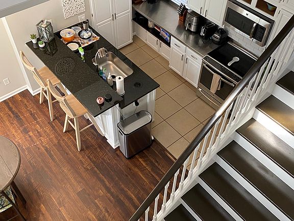 3rd image of 615 Dennison Ave