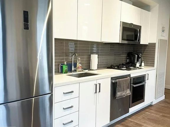 2nd image of 1010 6th St SW #1006