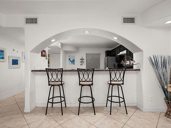 5th image of 104 Parade Dr #6