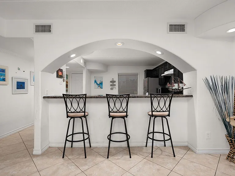 104 E Parade Dr #6 — Photo 5