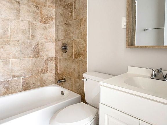 2nd image of 406 Russell Parkway C #2