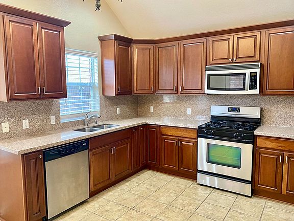 4th image of 1100 SW 129th St