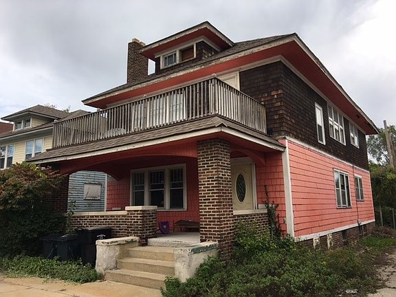 2nd image of 729 Lincoln Way E