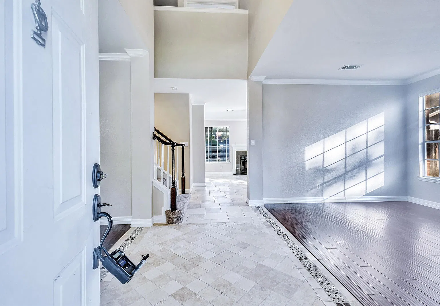 4 bed, 3.0 bath, 3229 sqft, $3,100 — Photo 2