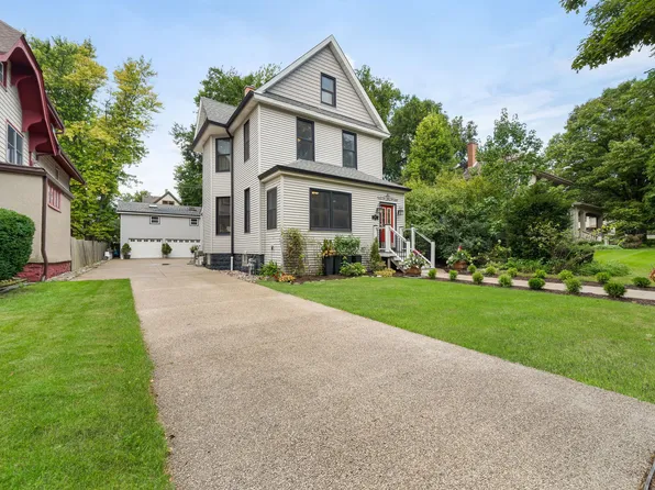 210 8th Ave, La Grange, IL 60525