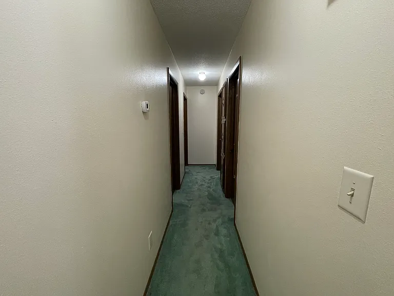 3014 Broadway N — Photo 42