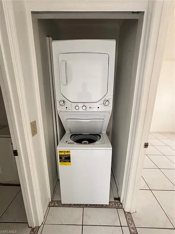 2 bed, 2.0 bath, 941 sqft, $1,600 — Photo 2