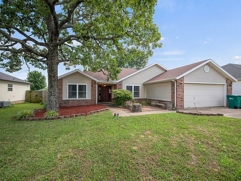 903 Tyra Ln — Photo 1