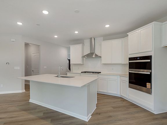 5th image of 542 Dalton Way