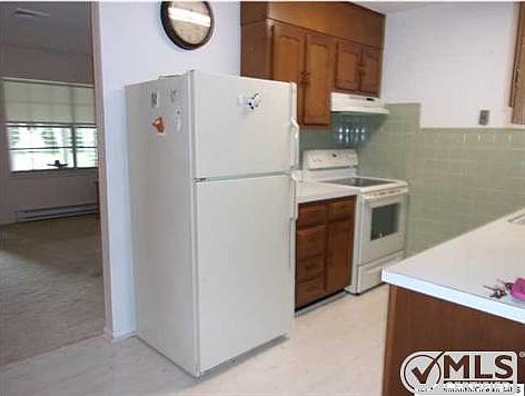 3rd image of 883D Balmoral Ct