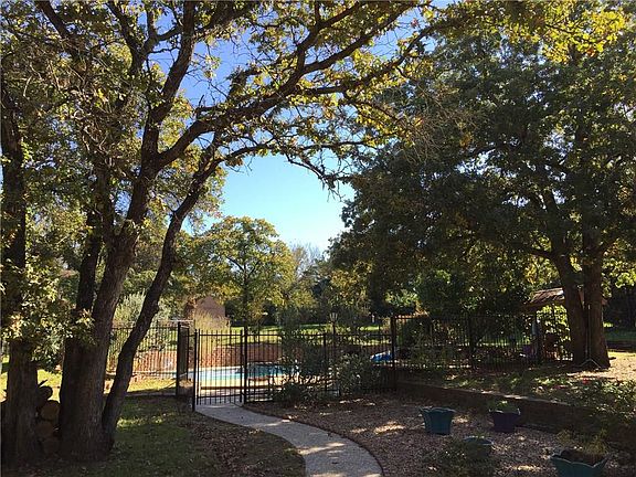 4th image of 1589 Randol Mill Ave