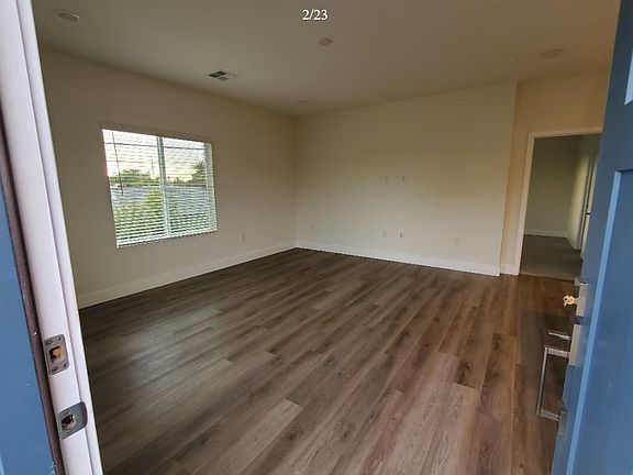 5th image of 3380 Collier Ave