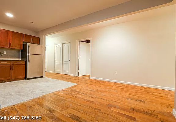 4th image of 339 Palmetto St