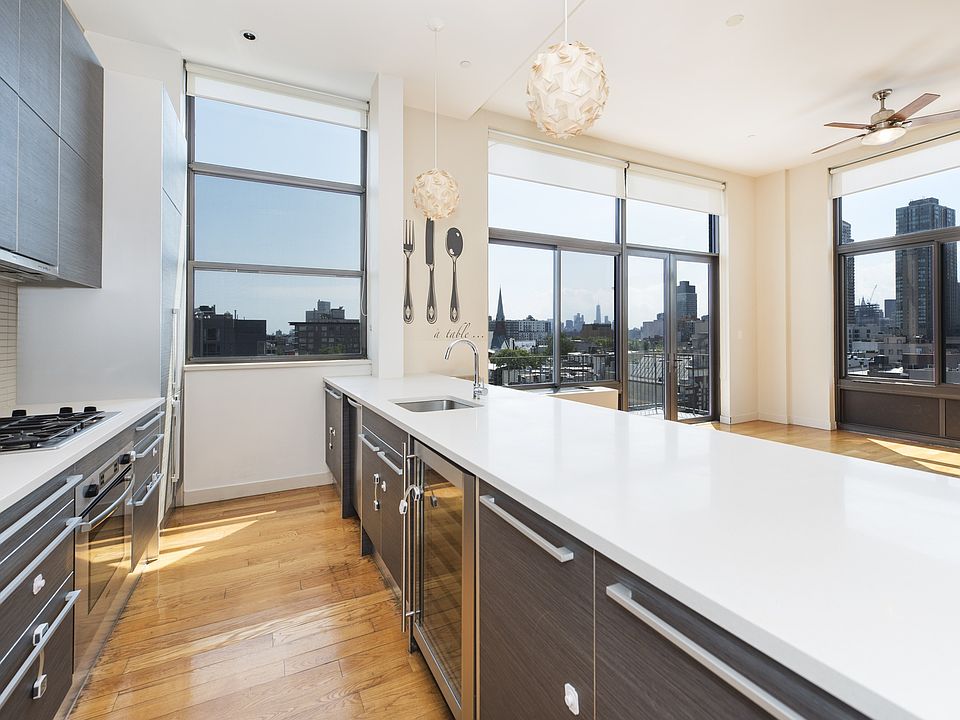 1st image of 1055 47th Ave #8B