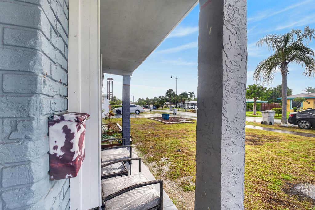 741 NW 17th Court, photo 3