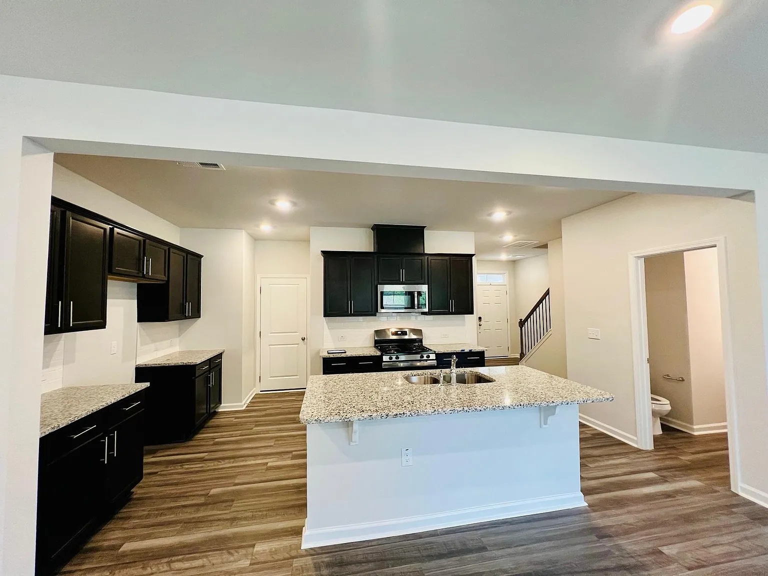 3 bed, 2.5 bath, 1970 sqft, $2,199 — Photo 3