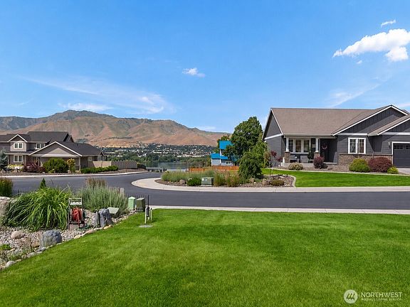4th image of 3113 NW Delcon Court