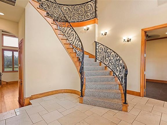4th image of 1629 High Valley Ln