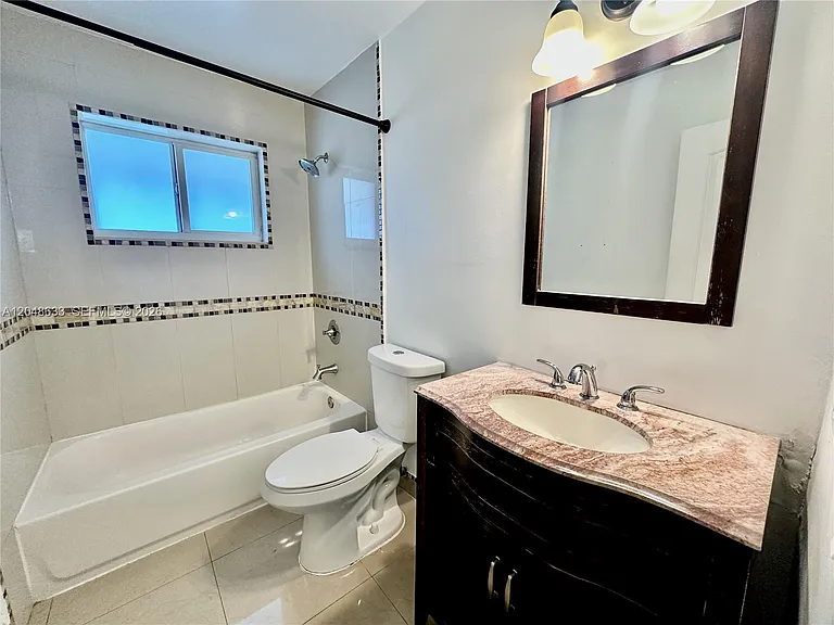 1540 SW 5th Pl #4 — Photo 38