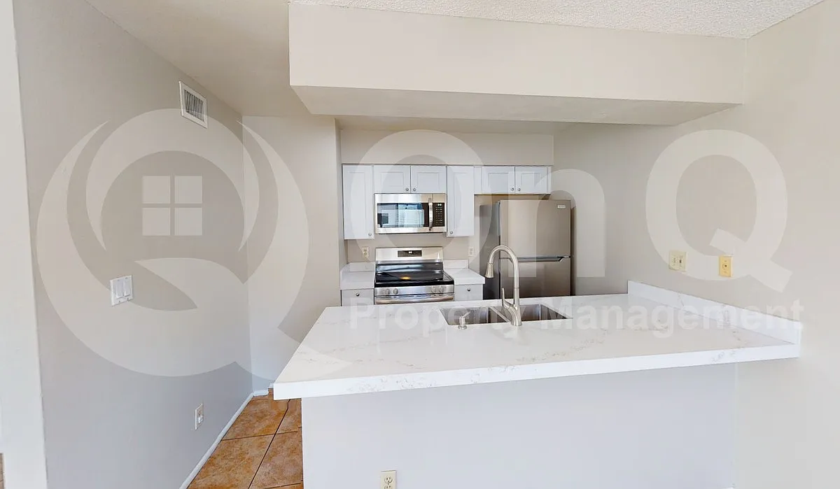3 bed, 2.0 bath, 1066 sqft, $1,645 — Photo 2