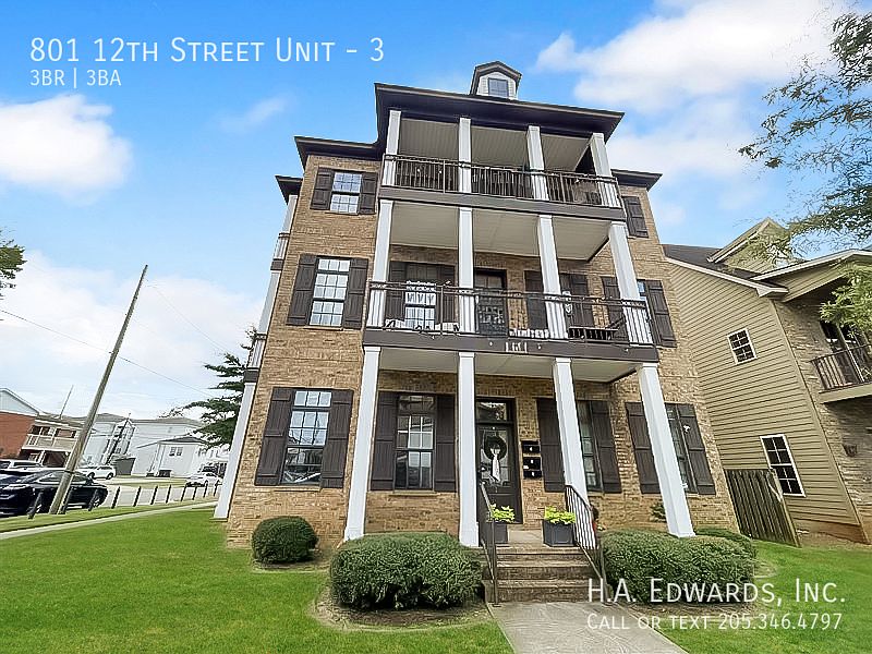 2nd image of 801 12th St Unit 3