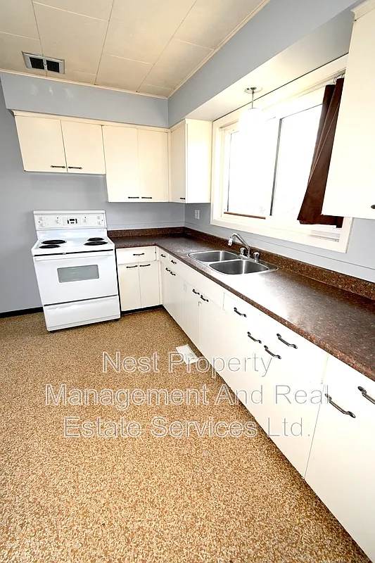 3 bed, 1.5 bath, $1,695 — Photo 1