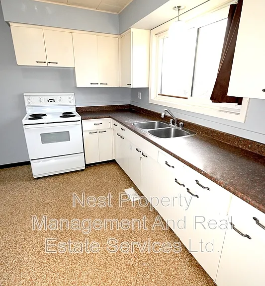 596 Central St E #1 — Photo 1