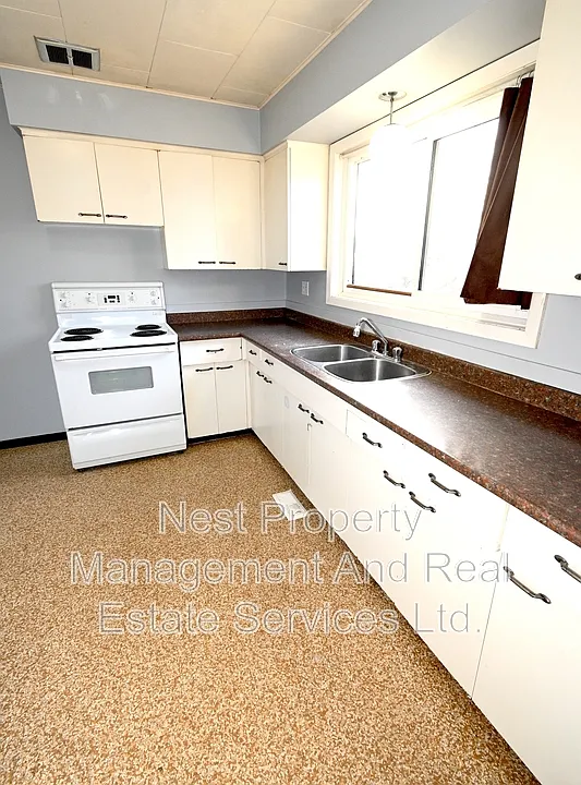 596 Central St E #1
