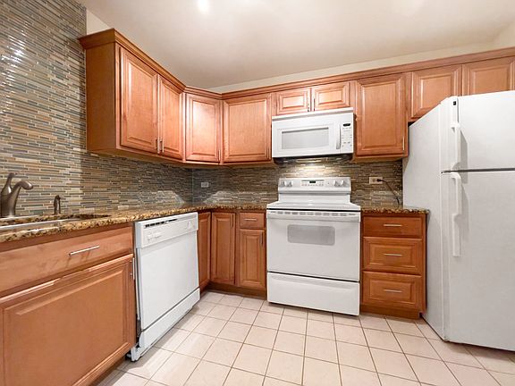 4th image of 425 Walnut Creek Ln Unit 1104