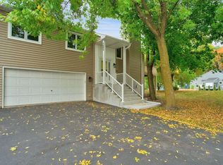 5642 Sanibel Dr, Minnetonka, MN 55343