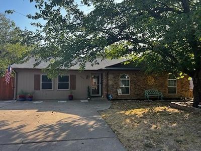 560 NW Douglas St, Burleson, TX, 76028