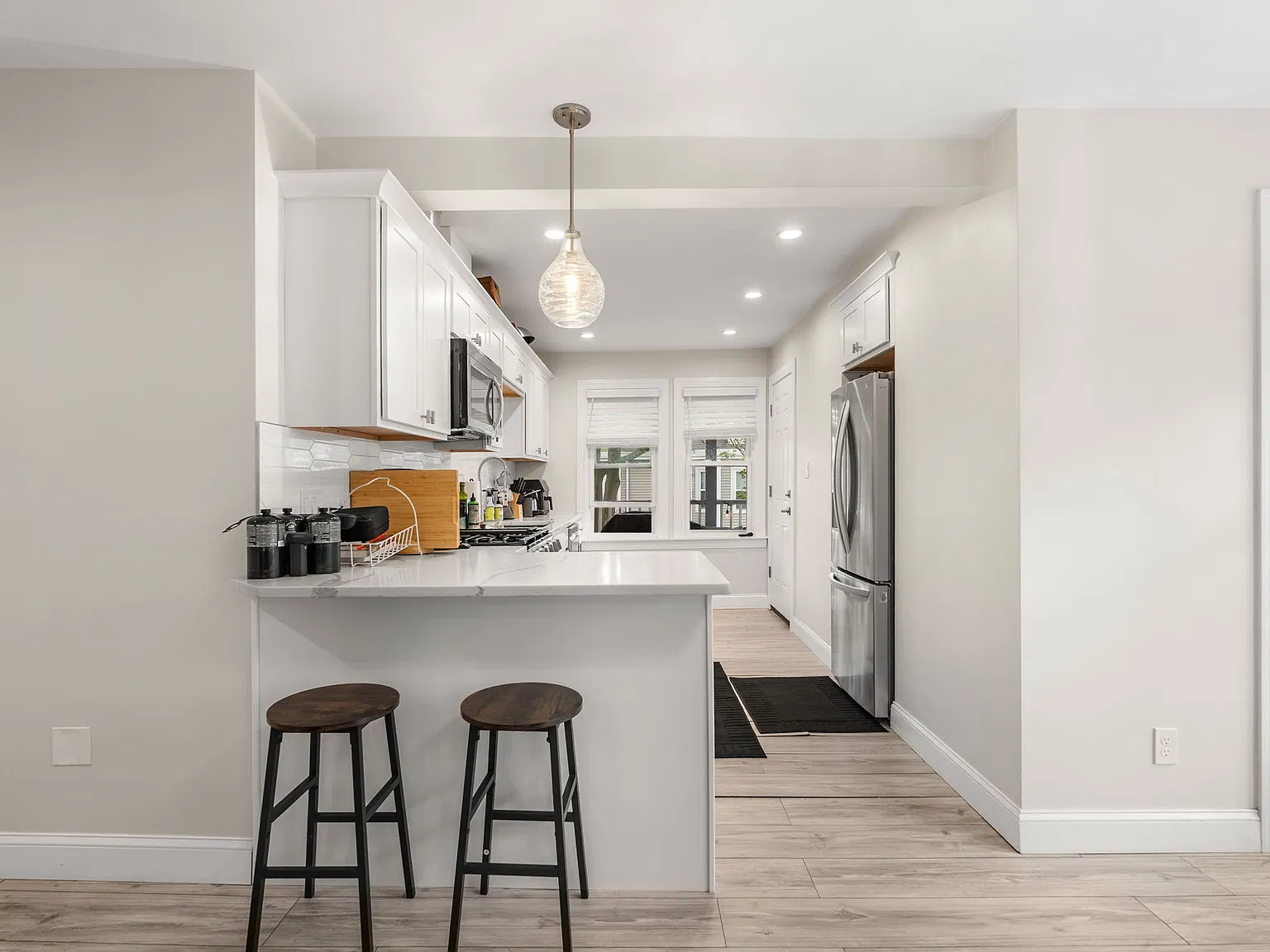 3 bed, 1.5 bath, 1100 sqft, $3,800 — Photo 2