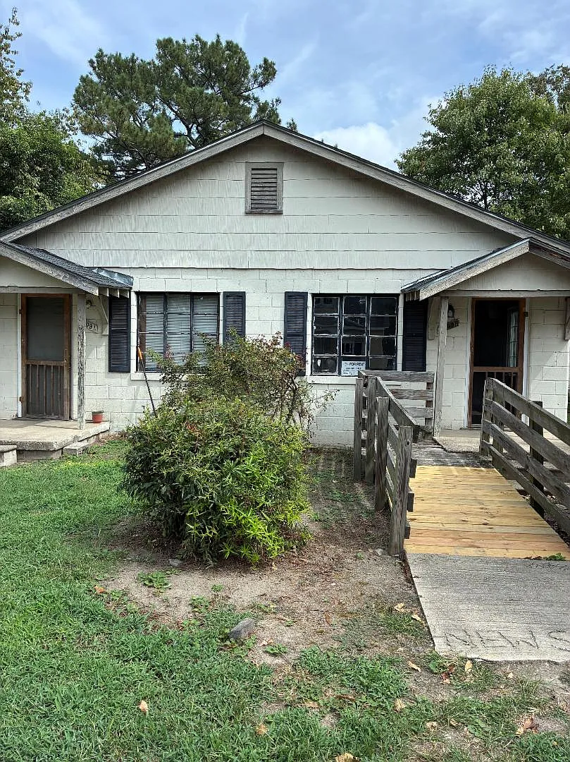 1609 Carolina Street, Ext. - B — Photo 1