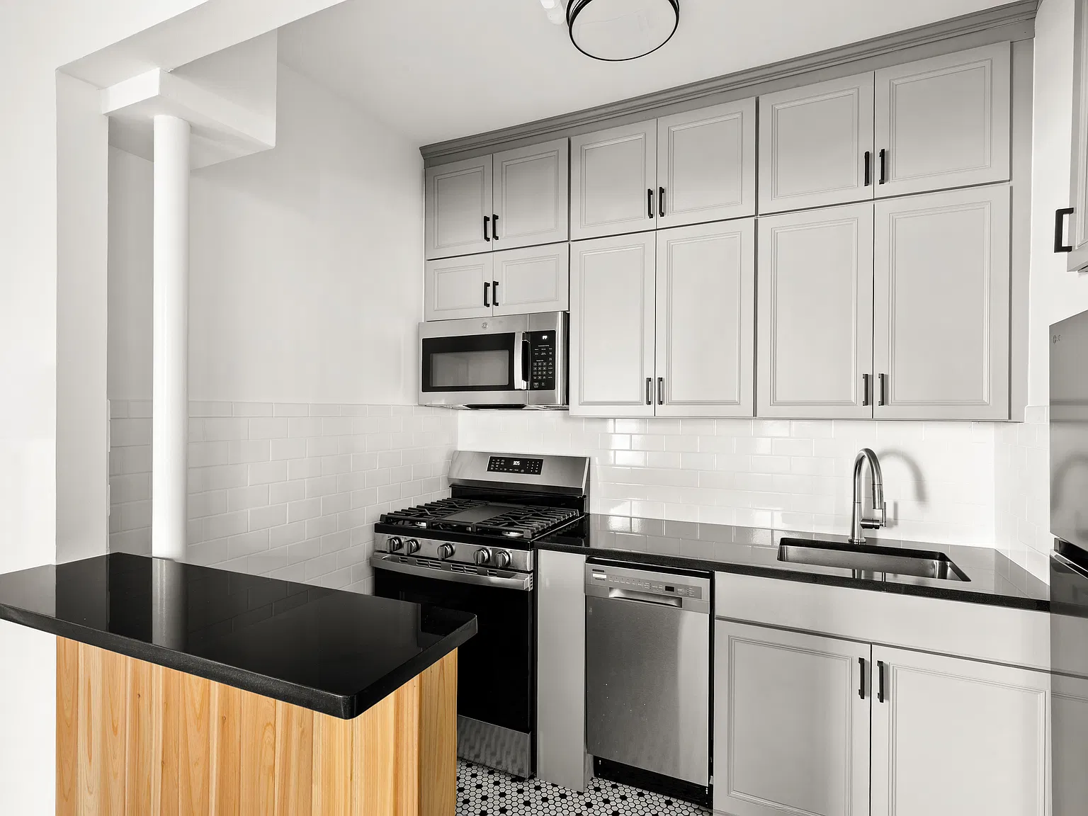 545 Lorimer Street — Photo 3