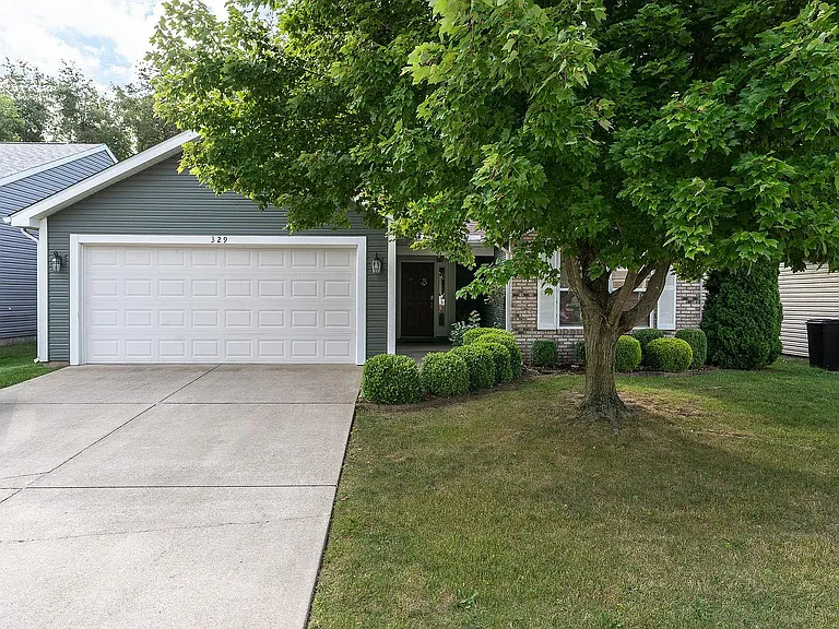 329 Bluegrass Dr — Photo 4