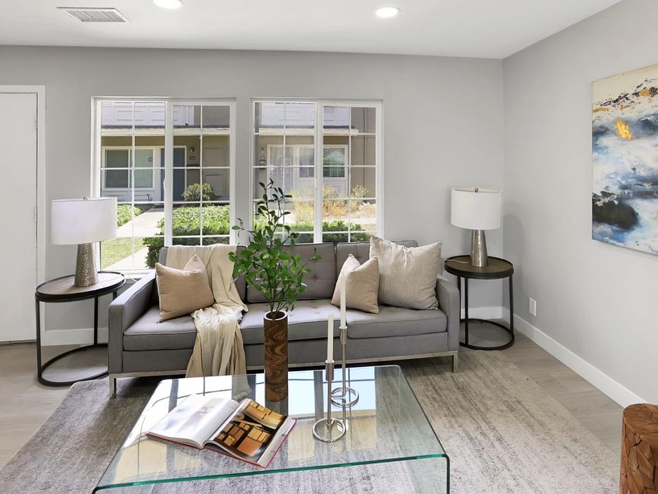 1st image of 1526 Desdemona Ct
