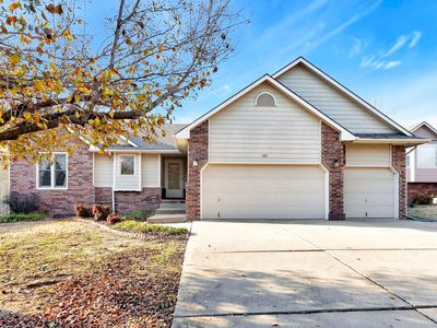301 N Walnut Creek Dr, Derby, KS, 67037
