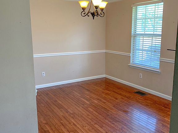 5th image of 202 Vernon Traylor Dr