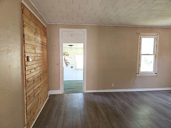 5th image of 203 W North 7th St