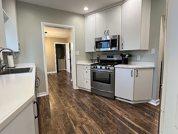 5th image of 1105 Maple Ave
