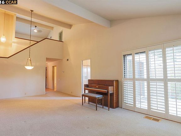 5th image of 1930 Ascot Dr