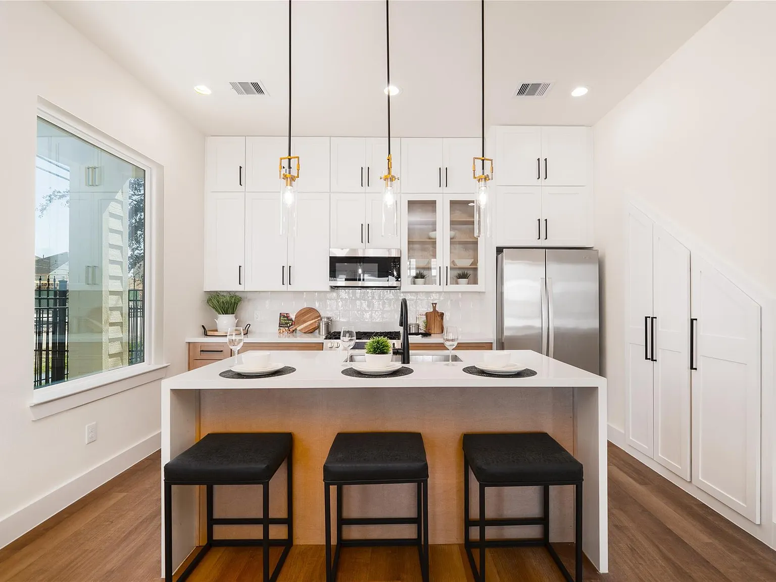3 bed, 2.5 bath, 1780 sqft, $3,200 — Photo 3