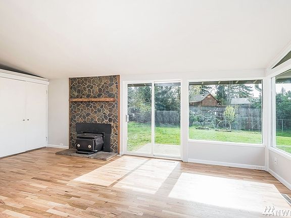 5th image of 17624 41st Ave S