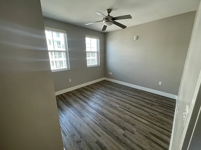 569 W Date St #502 — Photo 8