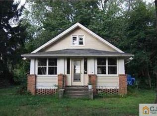 17 Tinton Falls Rd, Farmingdale, NJ 07727