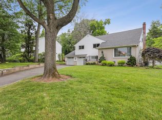 19 Center St, Cresskill, NJ 07626