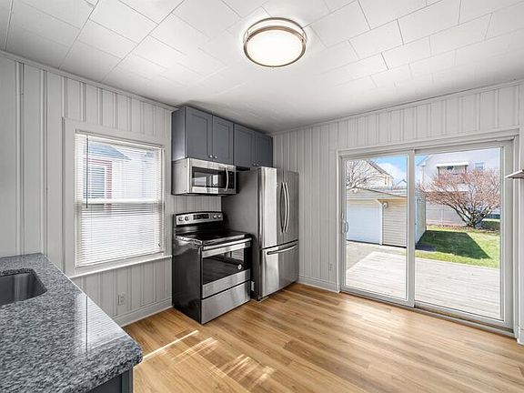 3rd image of 4244 W 22nd St